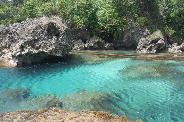 Traveled around the island to Magpaponko Swimming Hole during low tide.